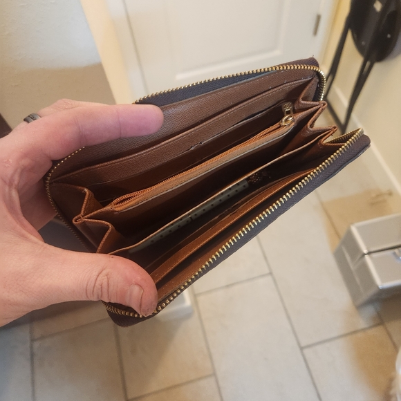 Women's LOUIS VUITTON ZIPPY WALLET - Picture 3 of 3